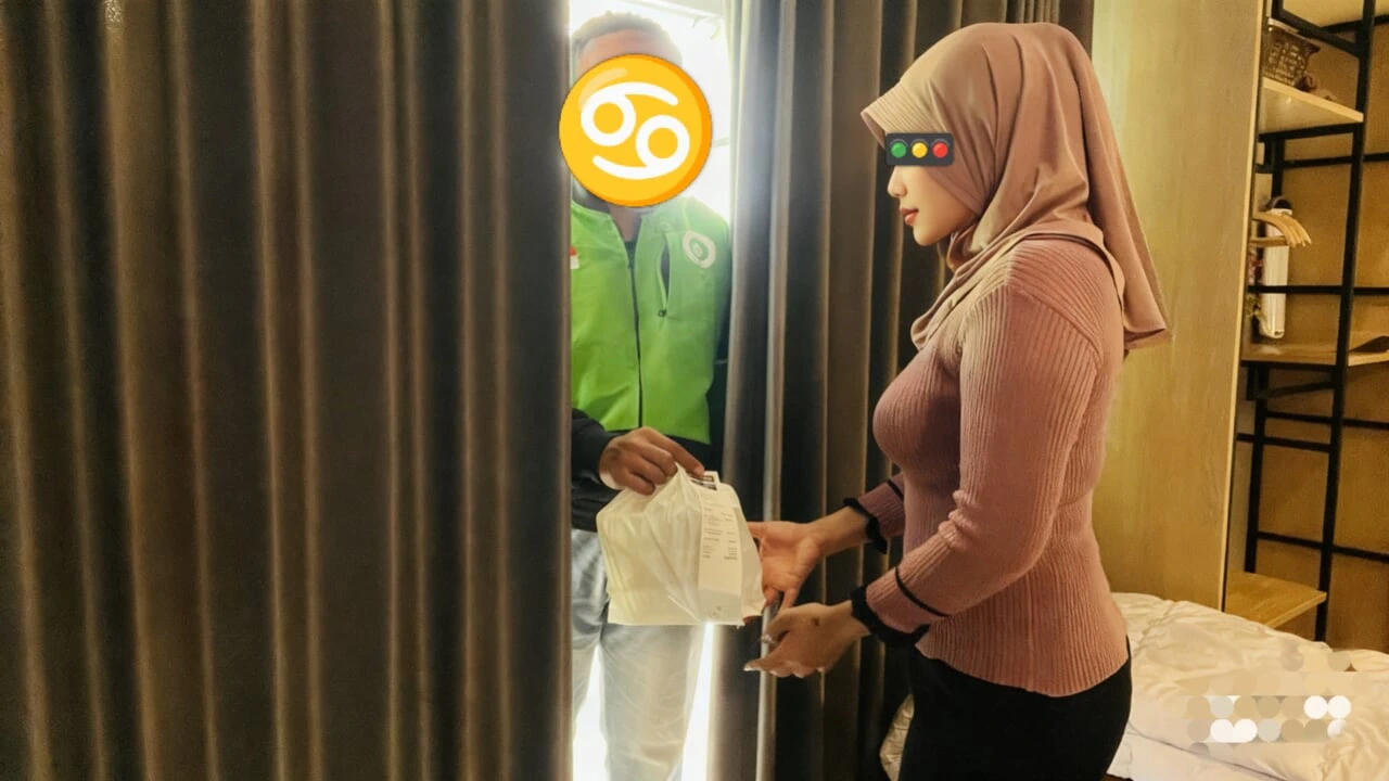 Lucky Ojol Gets Paid Order Using Narrow Pussy